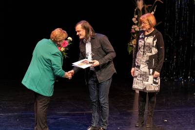Als „Beliebtester Künstler im Sprechtheater“ wurde im Jahr 2024 Schauspieler Johannes Emmrich ausgezeichnet (Foto Ronny Ristok).